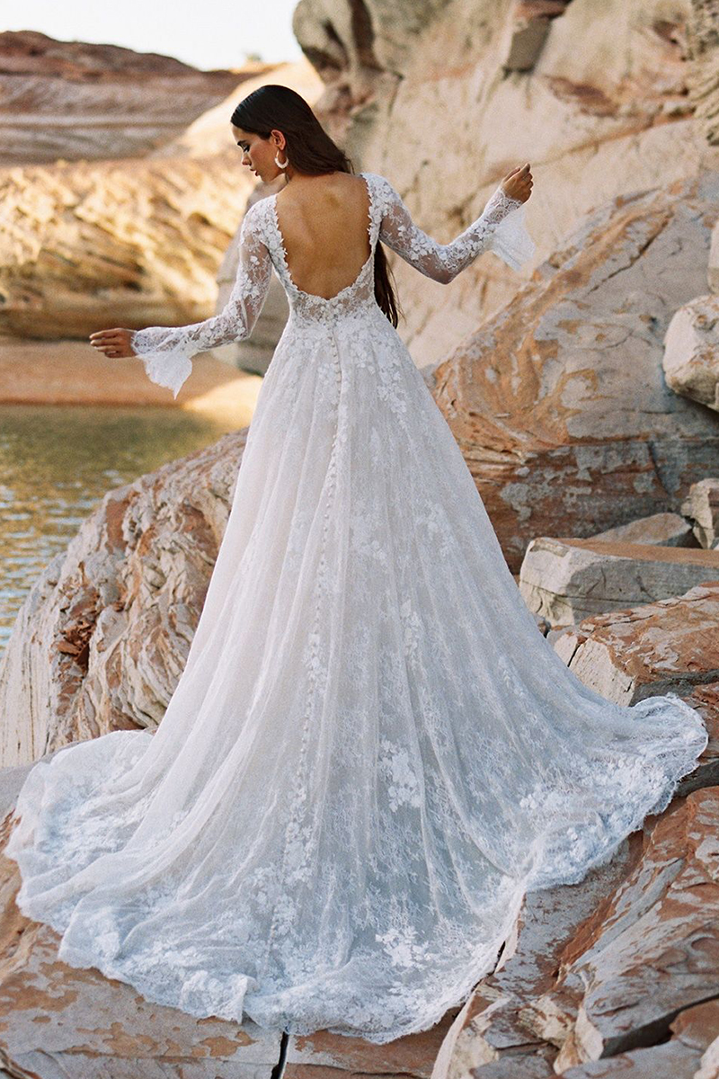 F195 Gwenyth Bohemian Beauty Princess Line Wedding Dress